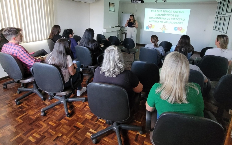 CimSaúde capacita equipe para atendimento de pessoas com TEA 